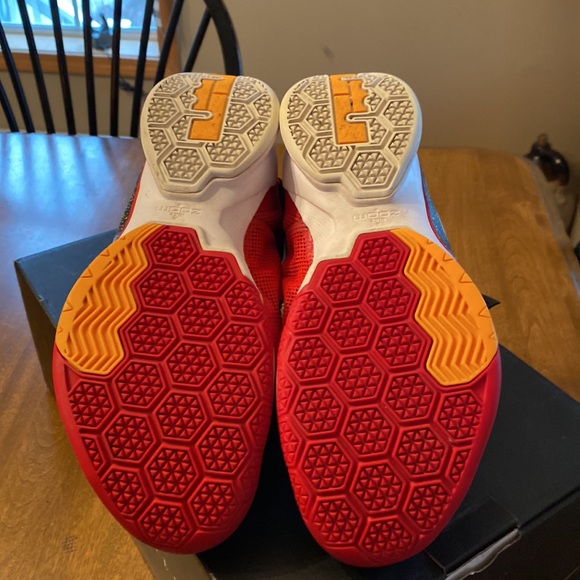 EUC Lebrun James sneakers. With the box! - Picture 6 of 9